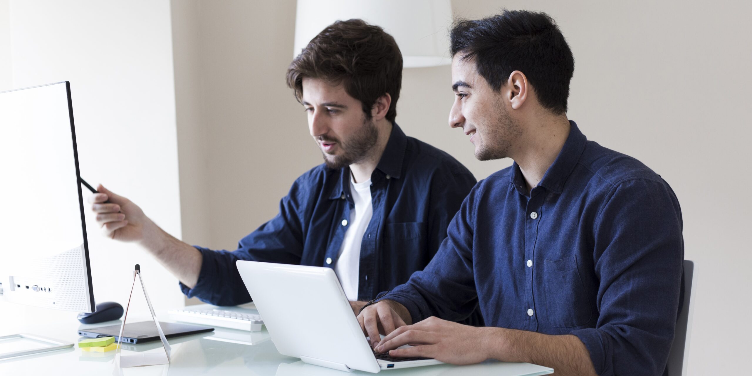 SEO-discussing-work-project